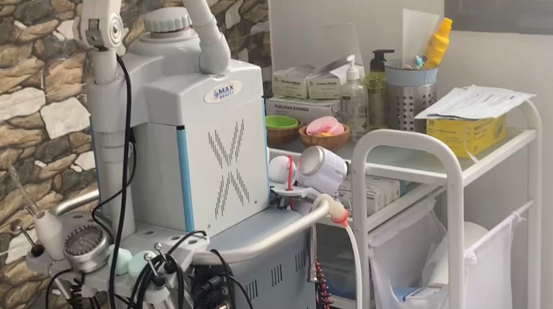 القوى العاملة: تقيم حملة تفتيشية على مركز طبي في منطقة الرقعي